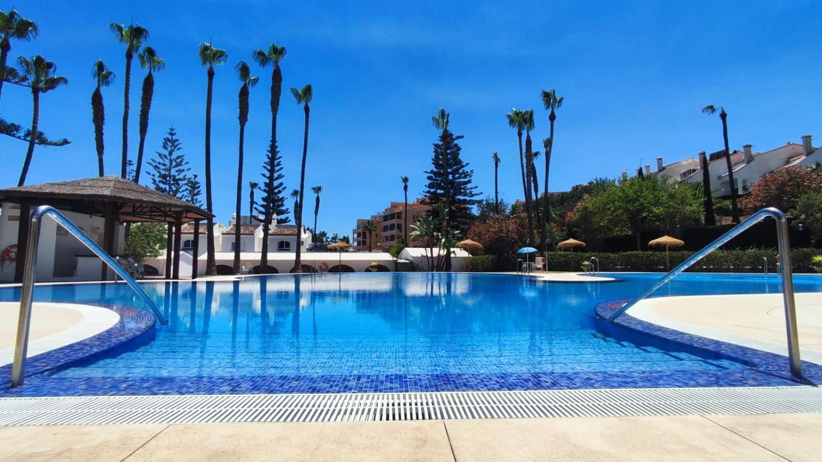 Benalgolf/penthouse With Wonderful Sea Views *